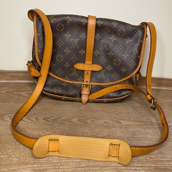 LOUIS VUITTON Saumur 35 Monogram Messenger Shoulder Bag - Picture 7 of 12